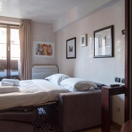 Youhosty - Duomo Studio Apartment Милано Екстериор снимка