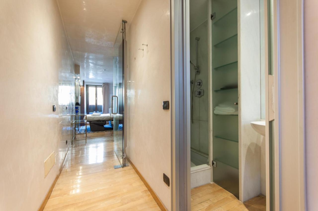 Youhosty - Duomo Studio Apartment Милано Екстериор снимка