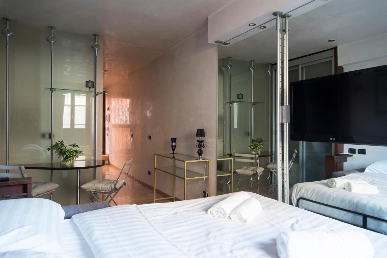 Youhosty - Duomo Studio Apartment Милано Екстериор снимка