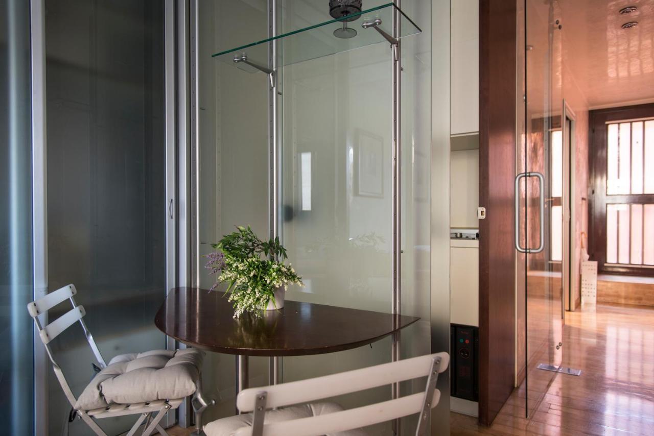 Youhosty - Duomo Studio Apartment Милано Екстериор снимка