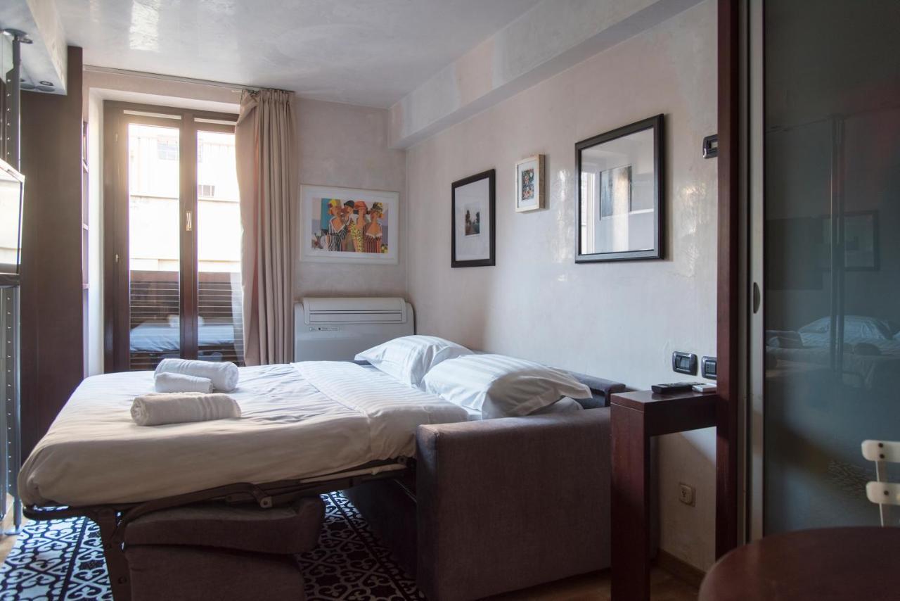 Youhosty - Duomo Studio Apartment Милано Екстериор снимка
