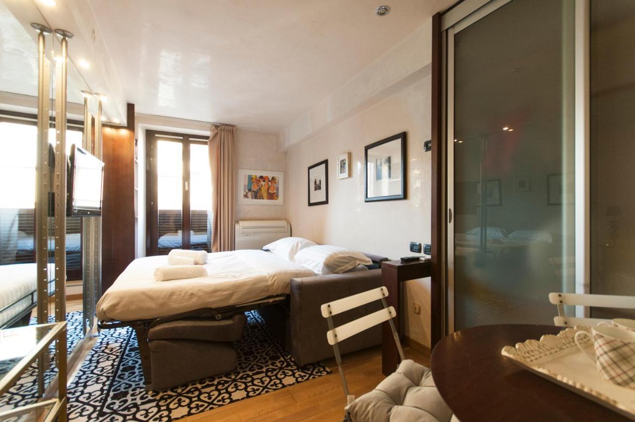 Youhosty - Duomo Studio Apartment Милано Екстериор снимка