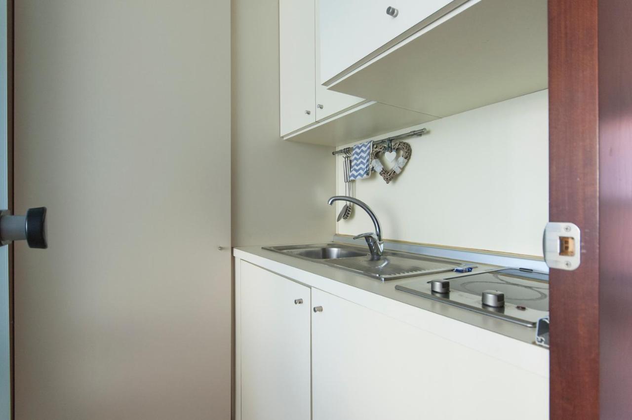 Youhosty - Duomo Studio Apartment Милано Екстериор снимка
